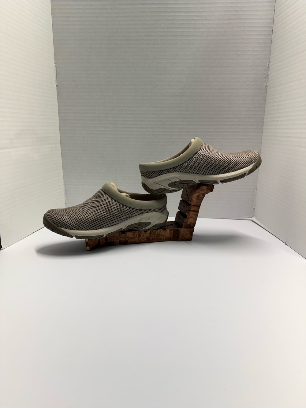 Merrell Encore Breeze 3 Slip On Mules Clogs Women’s Size 6 Aluminum J598436 New